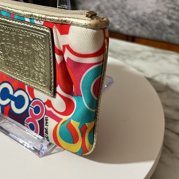 COACH GRAFFITI POPPY WRISTLET/CLUTCH IN GUC - Picture 3 of 13